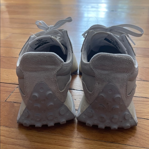 New Balance 327 Cream and White - Picture 4 of 6